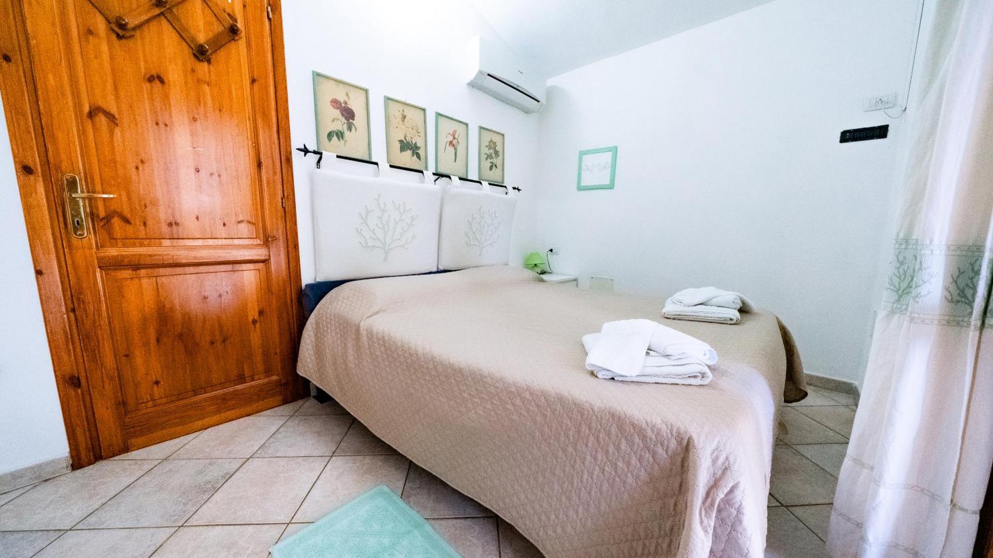 Bed and Breakfast Da Teresa San Teodoro  Esterno foto