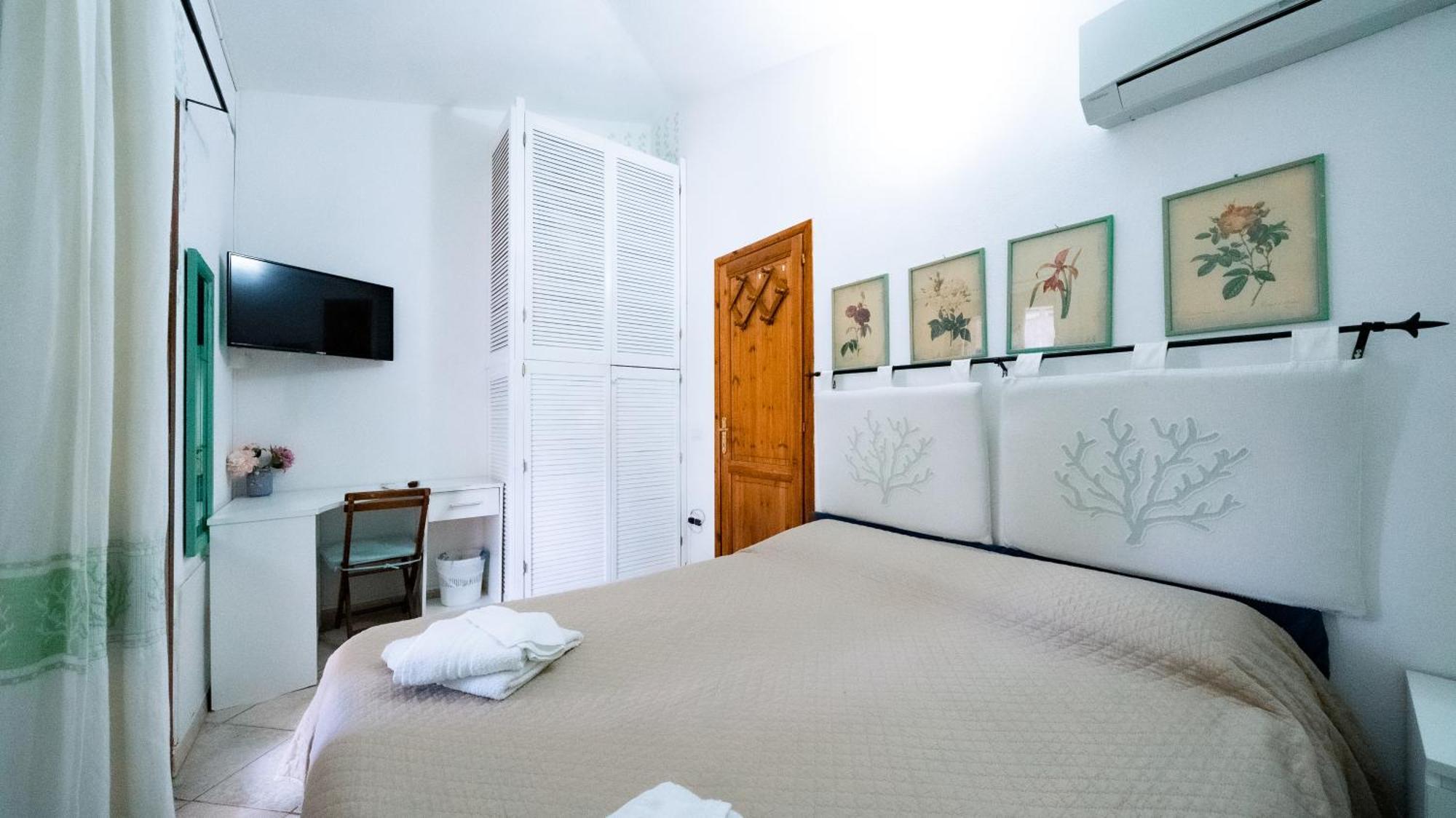 Bed and Breakfast Da Teresa San Teodoro  Esterno foto